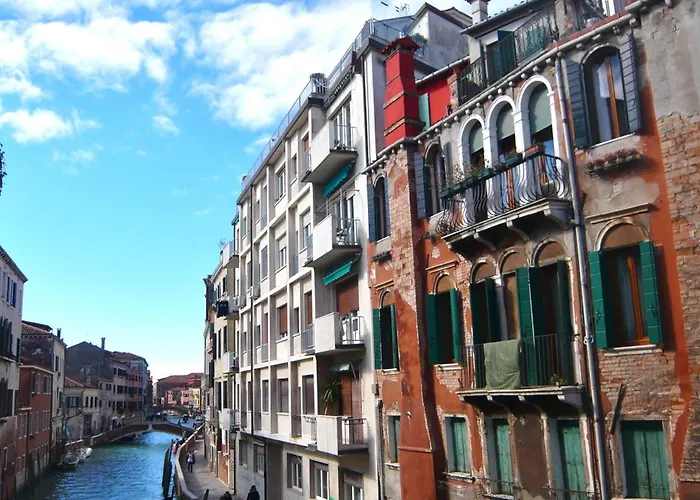 Venetian Experience ונציה